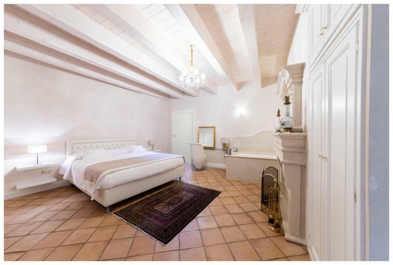 Boutique - Lodge & Suites クロトーネ エクステリア 写真
